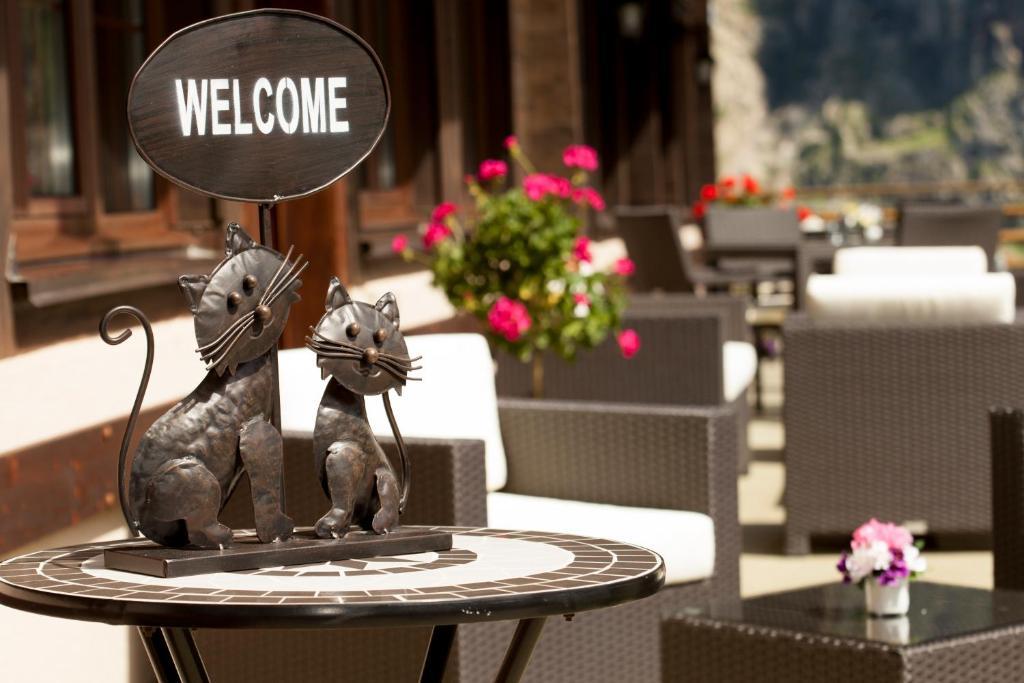 Hotel Aux Mille Etoiles Salvan Εξωτερικό φωτογραφία