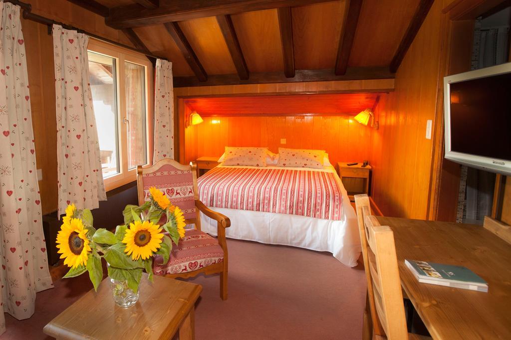 Hotel Aux Mille Etoiles Salvan Εξωτερικό φωτογραφία