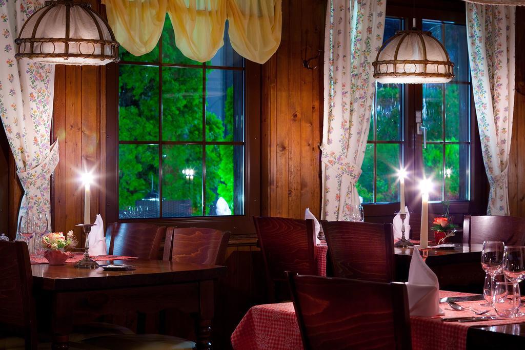 Hotel Aux Mille Etoiles Salvan Εξωτερικό φωτογραφία
