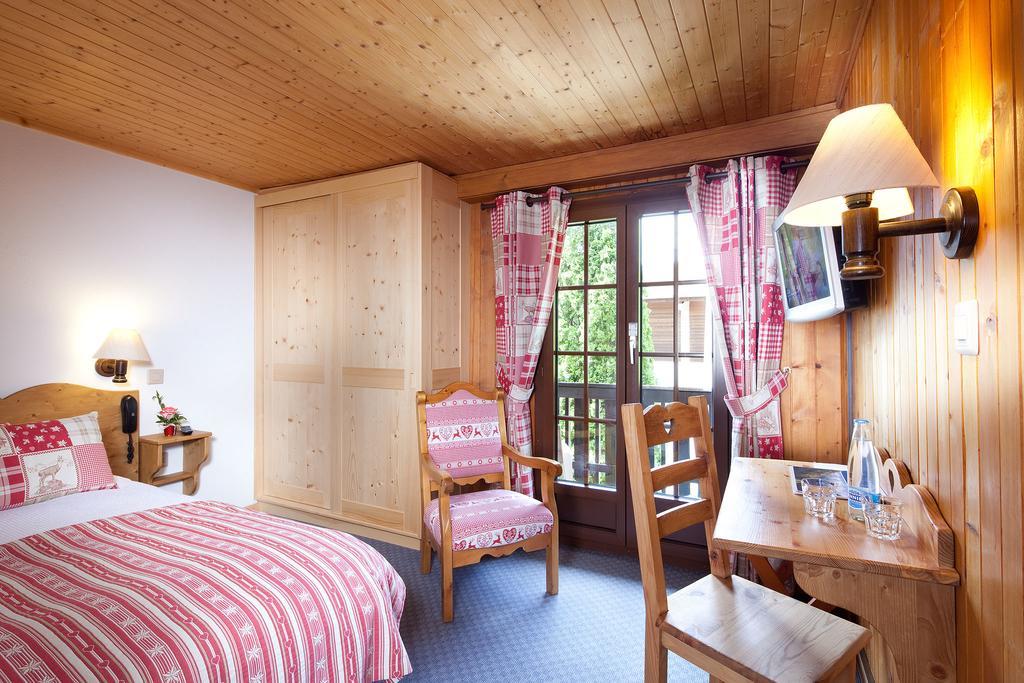Hotel Aux Mille Etoiles Salvan Εξωτερικό φωτογραφία