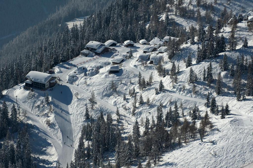 Hotel Aux Mille Etoiles Salvan Εξωτερικό φωτογραφία