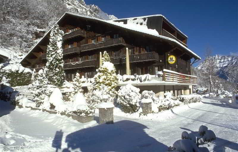 Hotel Aux Mille Etoiles Salvan Εξωτερικό φωτογραφία